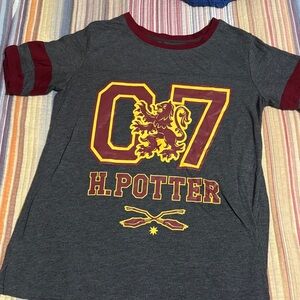 Warner Bros. Gray and Maroon Harry Potter  Tee